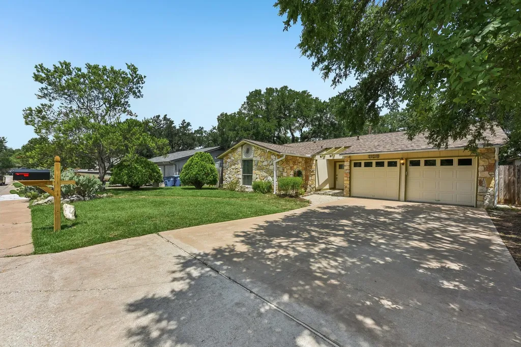 1204 Glen Cove Round Rock TX 78681