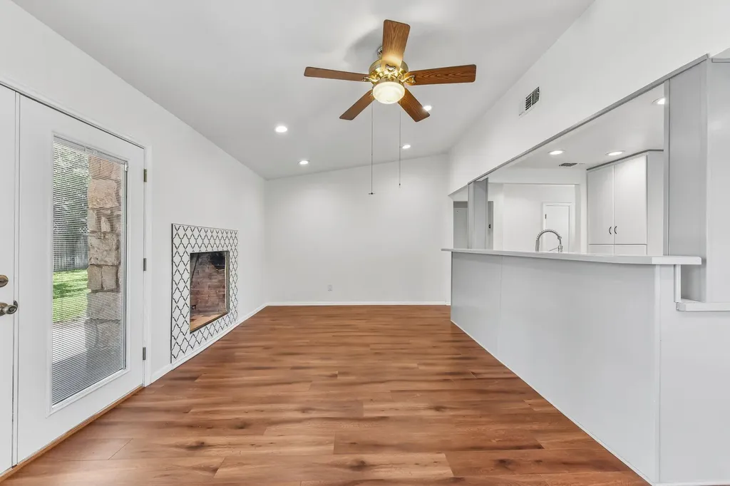 1204 Glen Cove Round Rock TX 78681