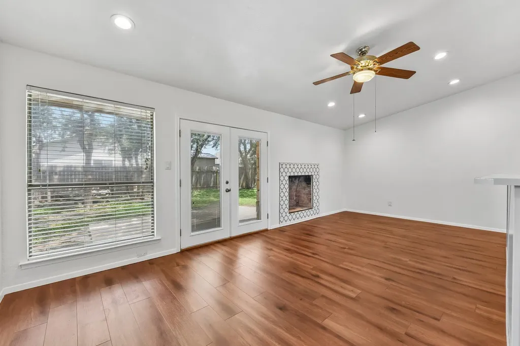 1204 Glen Cove Round Rock TX 78681