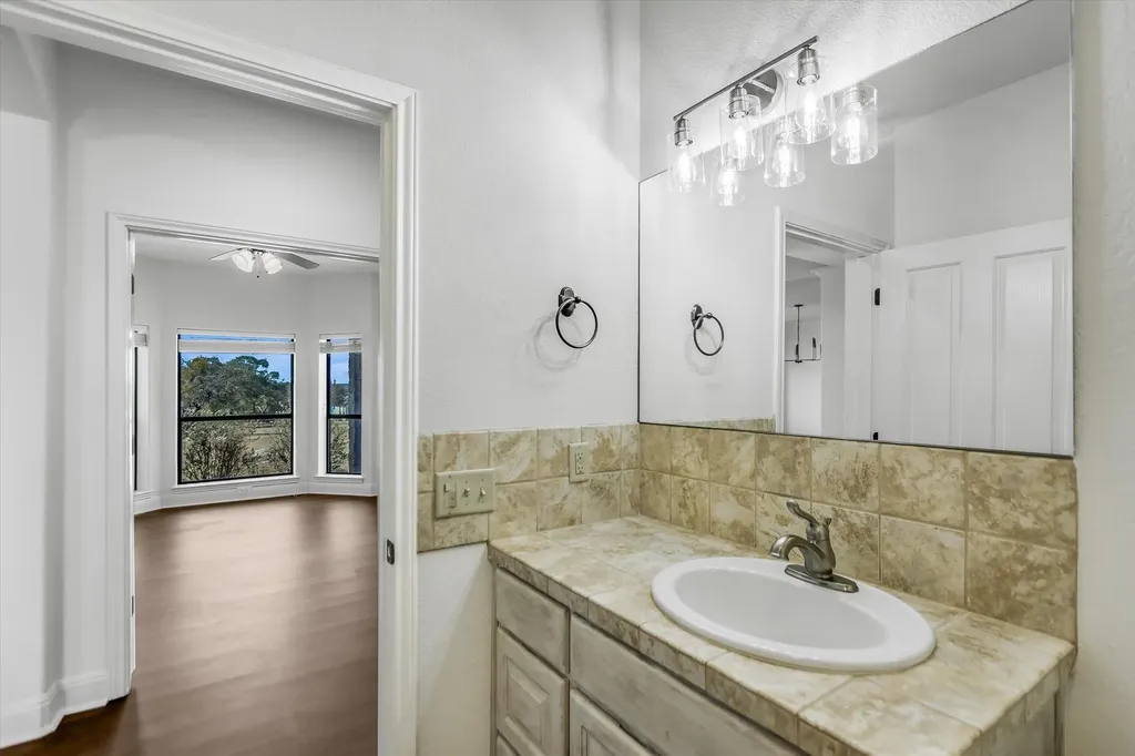 505 Vista View Trail Spicewood TX 78669