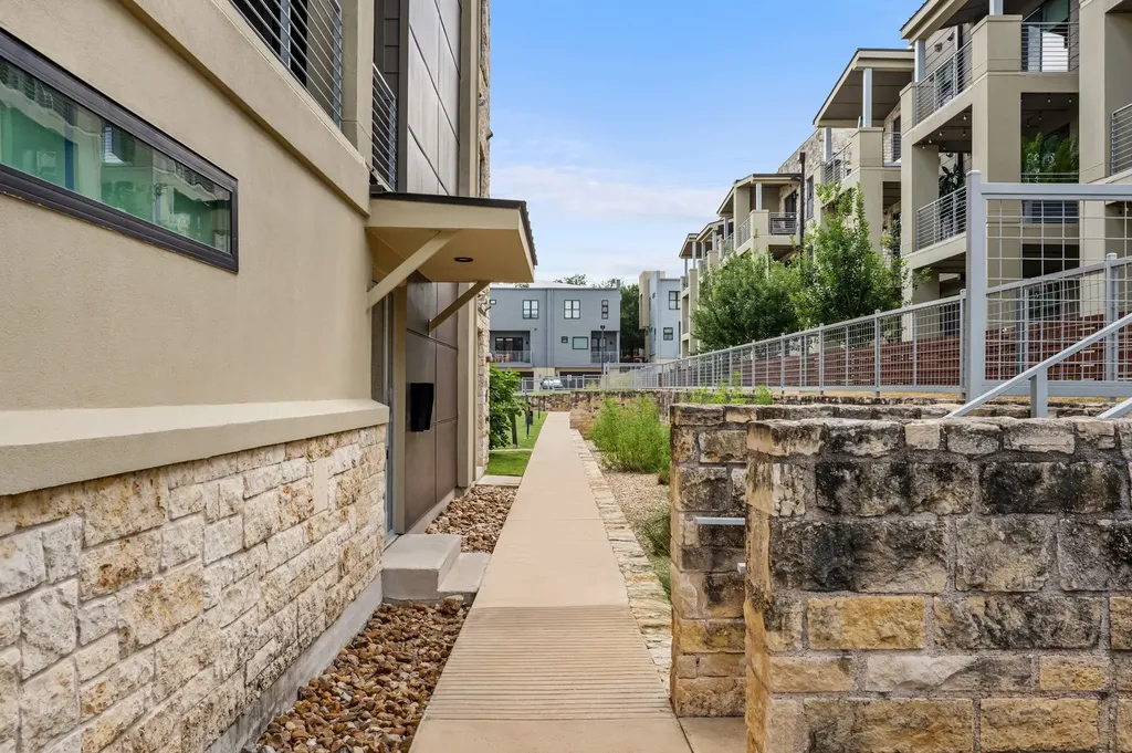 2721 Dulce Lane Austin TX 78704