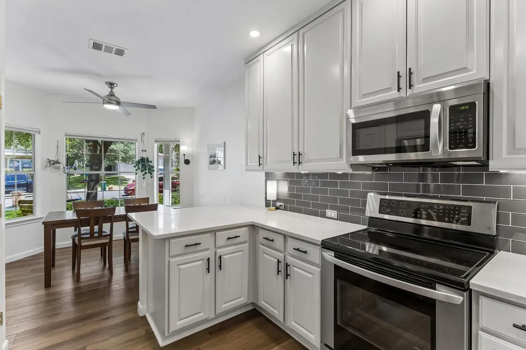 8702 Meridian Oak Lane Austin TX 78744
