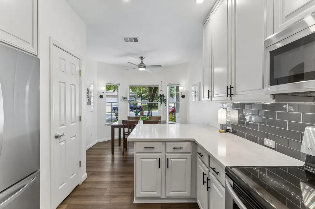 8702 Meridian Oak Lane Austin TX 78744