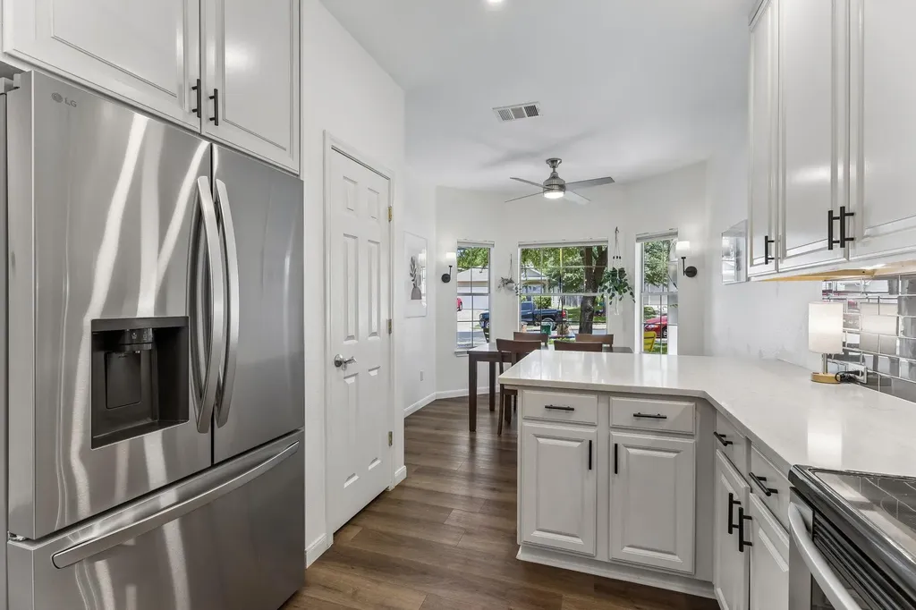 8702 Meridian Oak Lane Austin TX 78744