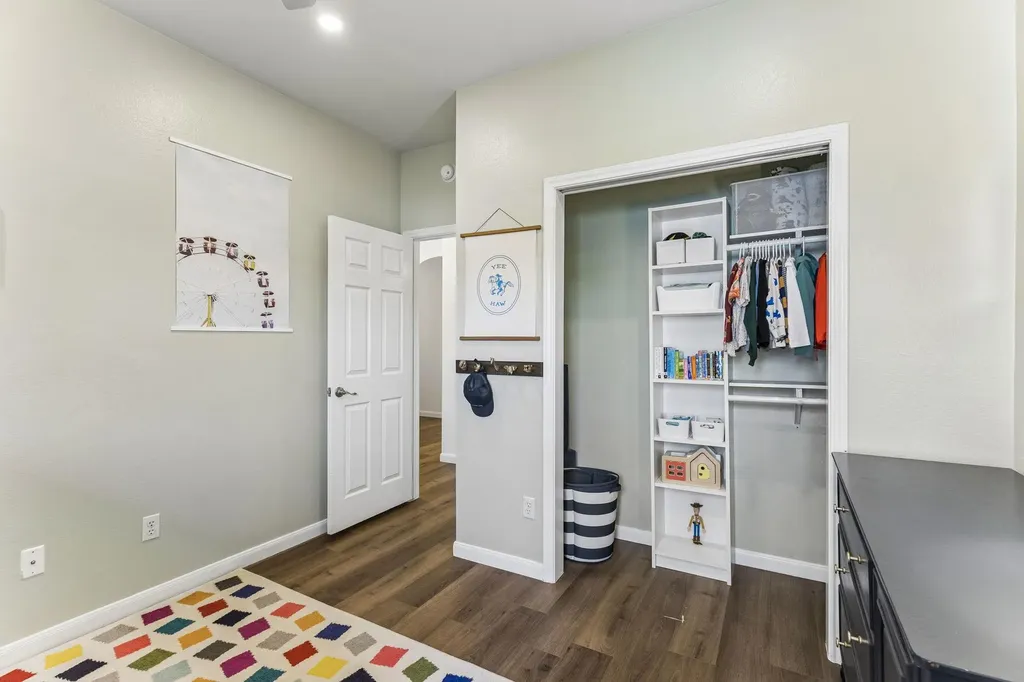 8702 Meridian Oak Lane Austin TX 78744