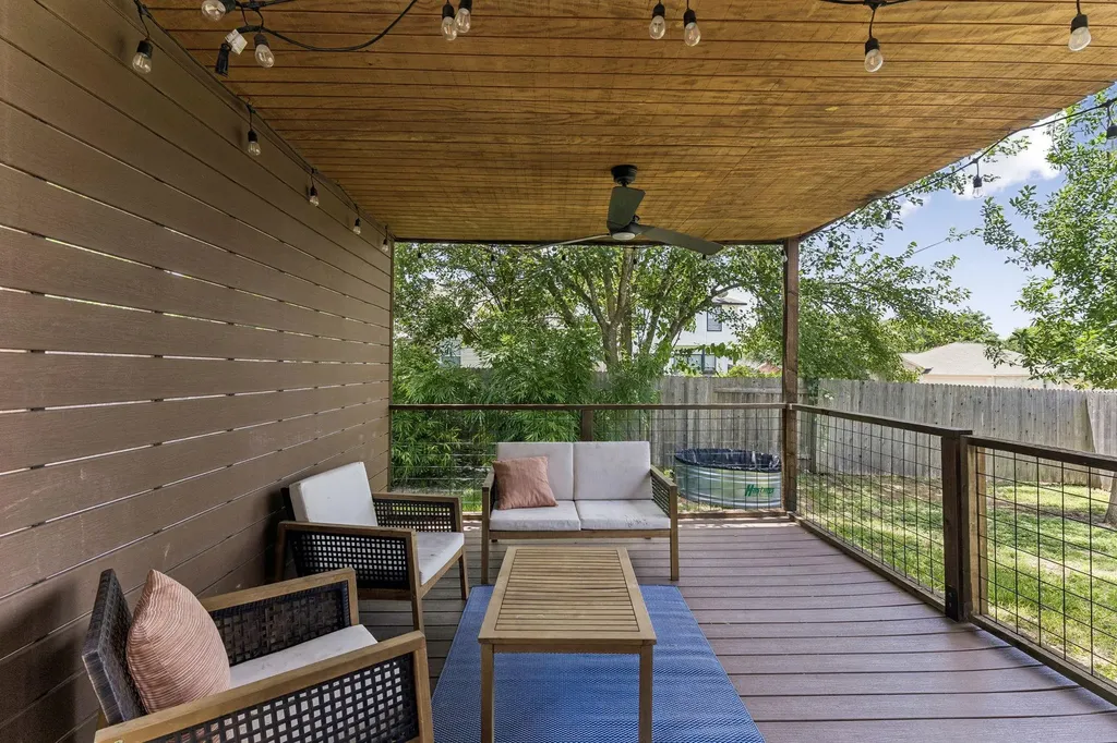 8702 Meridian Oak Lane Austin TX 78744