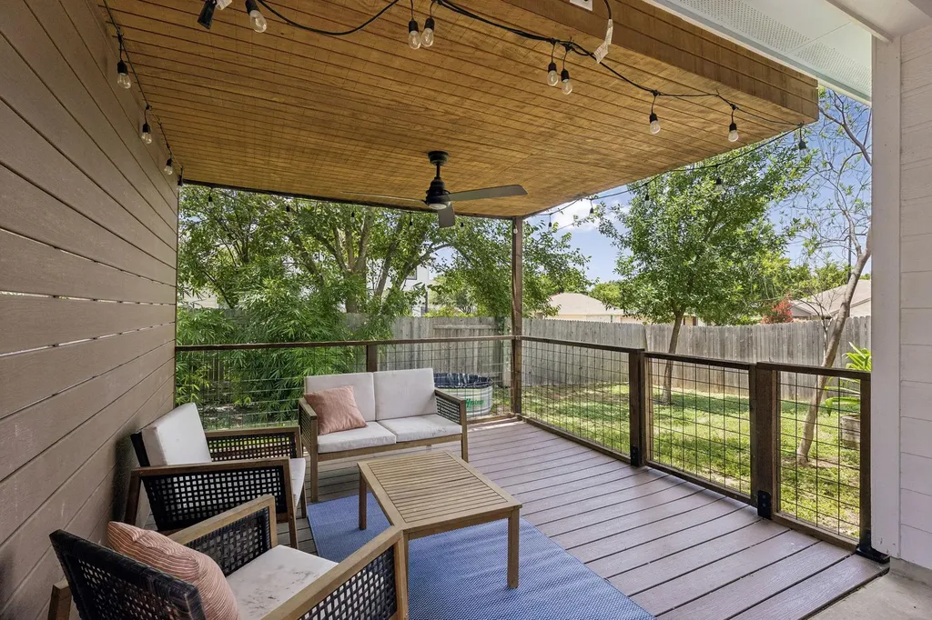 8702 Meridian Oak Lane Austin TX 78744