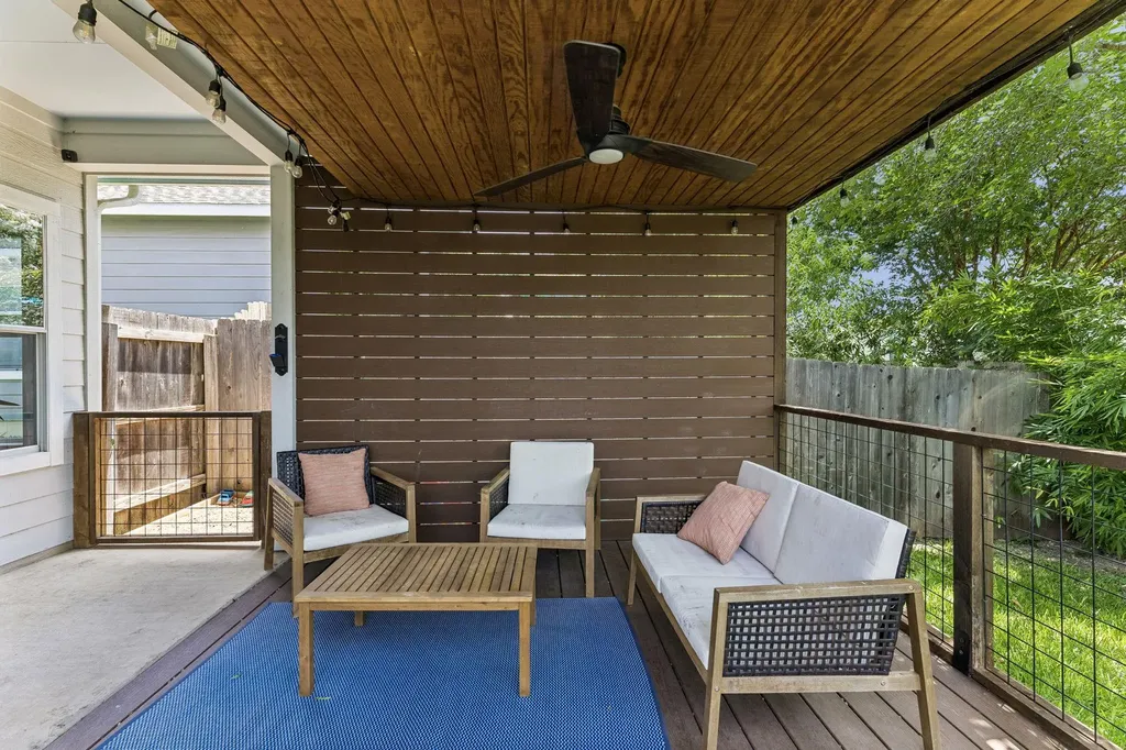 8702 Meridian Oak Lane Austin TX 78744