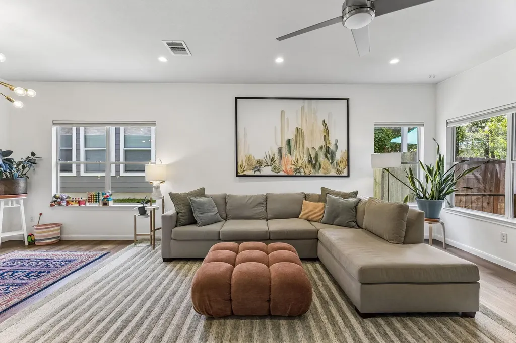 8702 Meridian Oak Lane Austin TX 78744