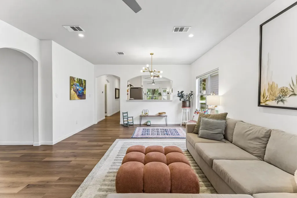 8702 Meridian Oak Lane Austin TX 78744