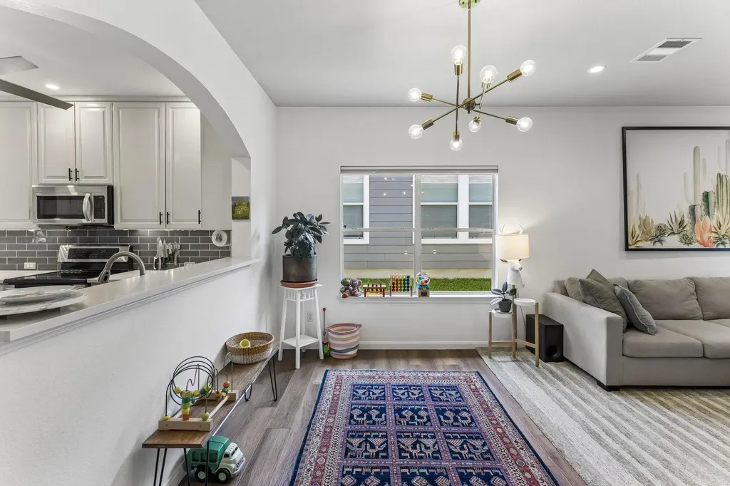 8702 Meridian Oak Lane Austin TX 78744