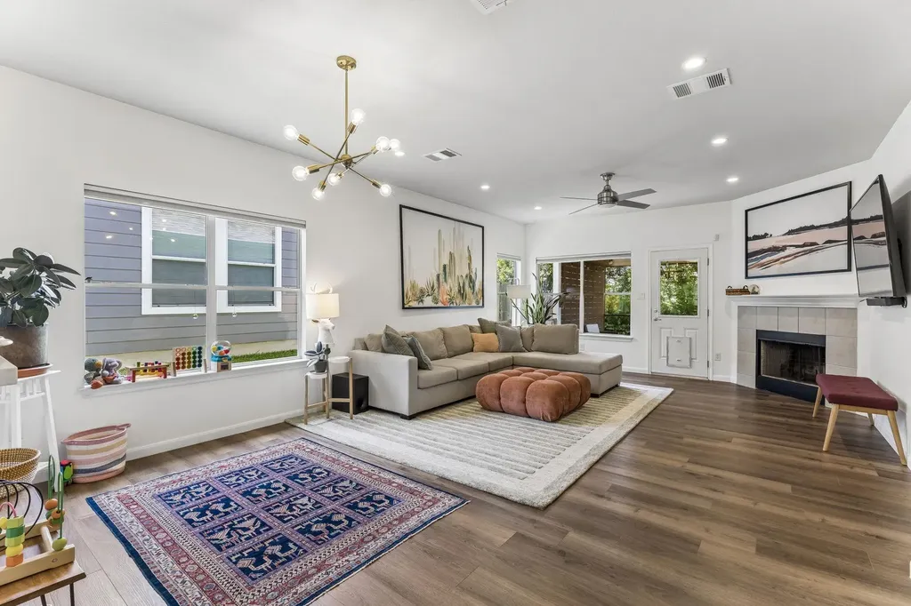 8702 Meridian Oak Lane Austin TX 78744
