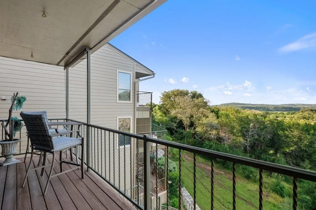 340 Harbor Drive Spicewood TX 78669