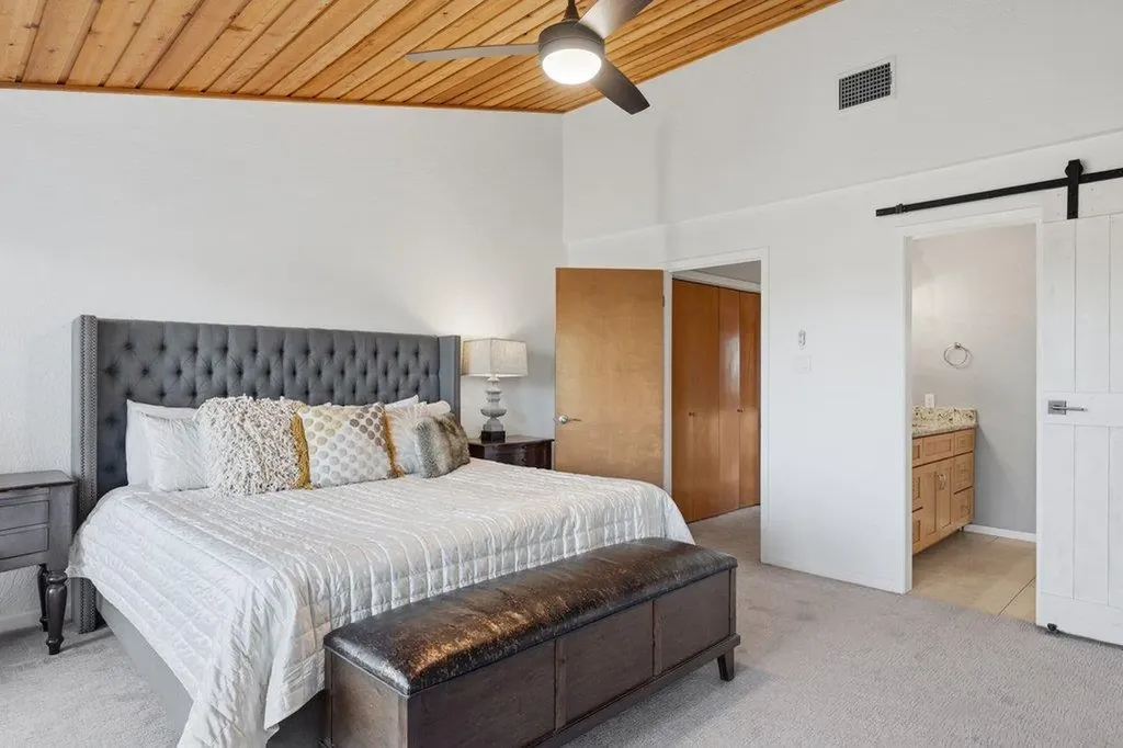 340 Harbor Drive Spicewood TX 78669