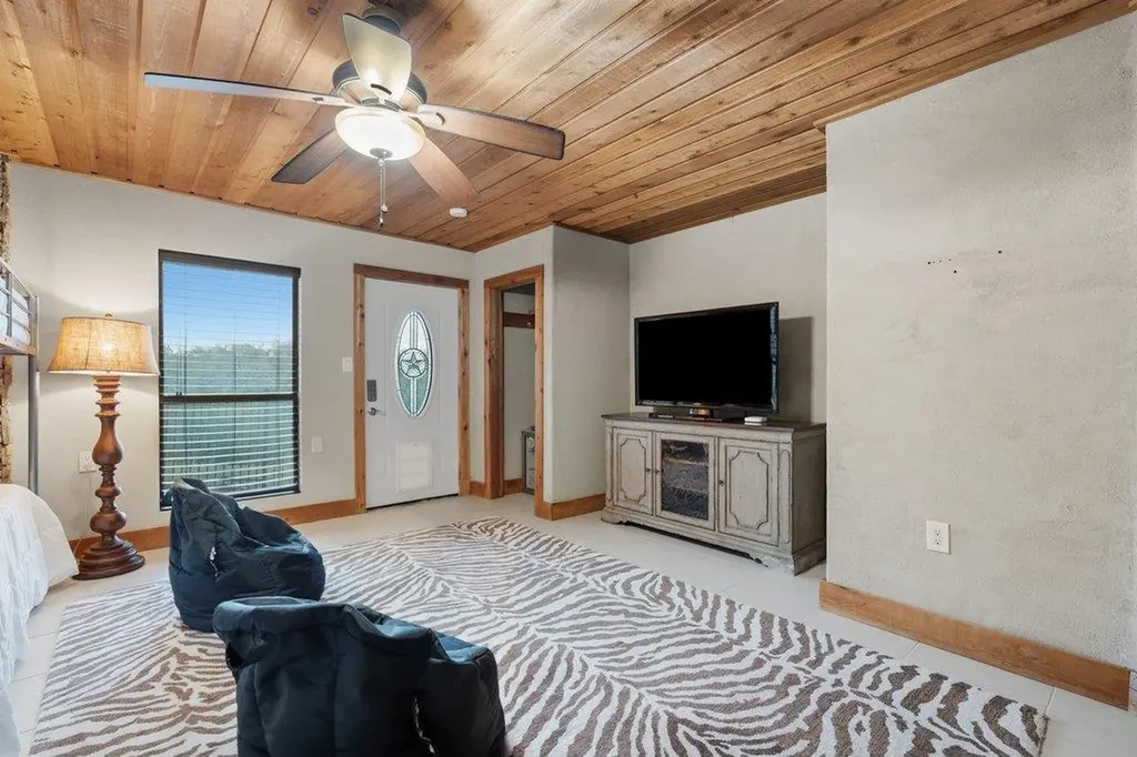 340 Harbor Drive Spicewood TX 78669