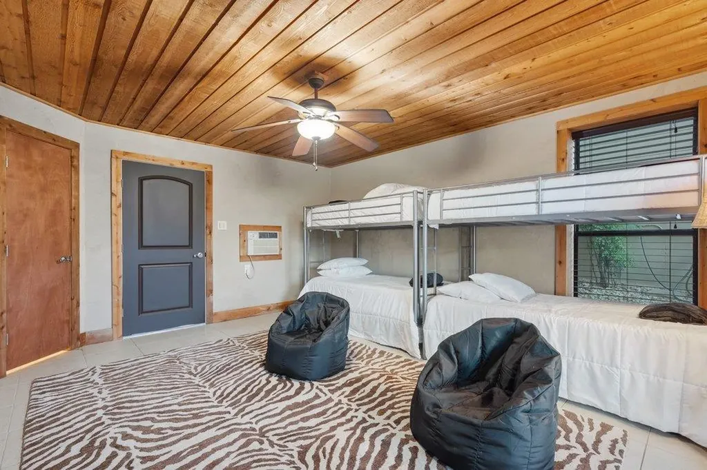 340 Harbor Drive Spicewood TX 78669