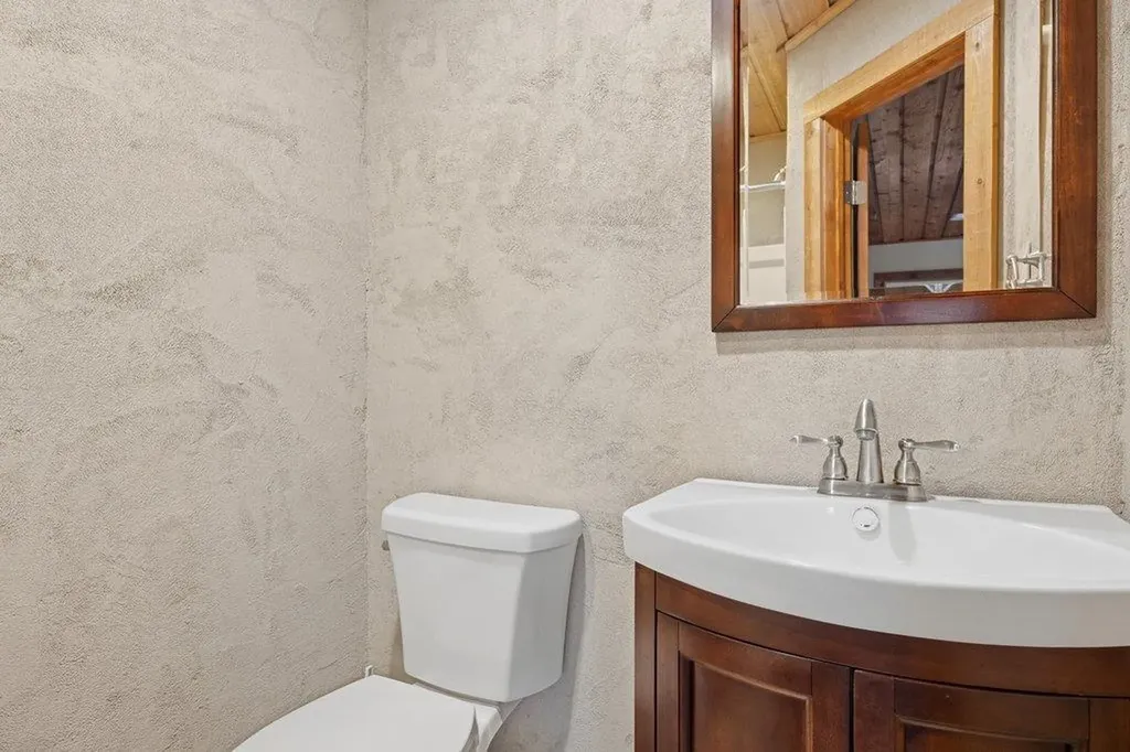 340 Harbor Drive Spicewood TX 78669