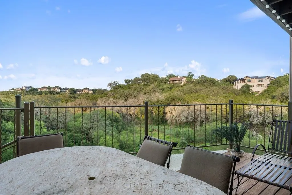 340 Harbor Drive Spicewood TX 78669