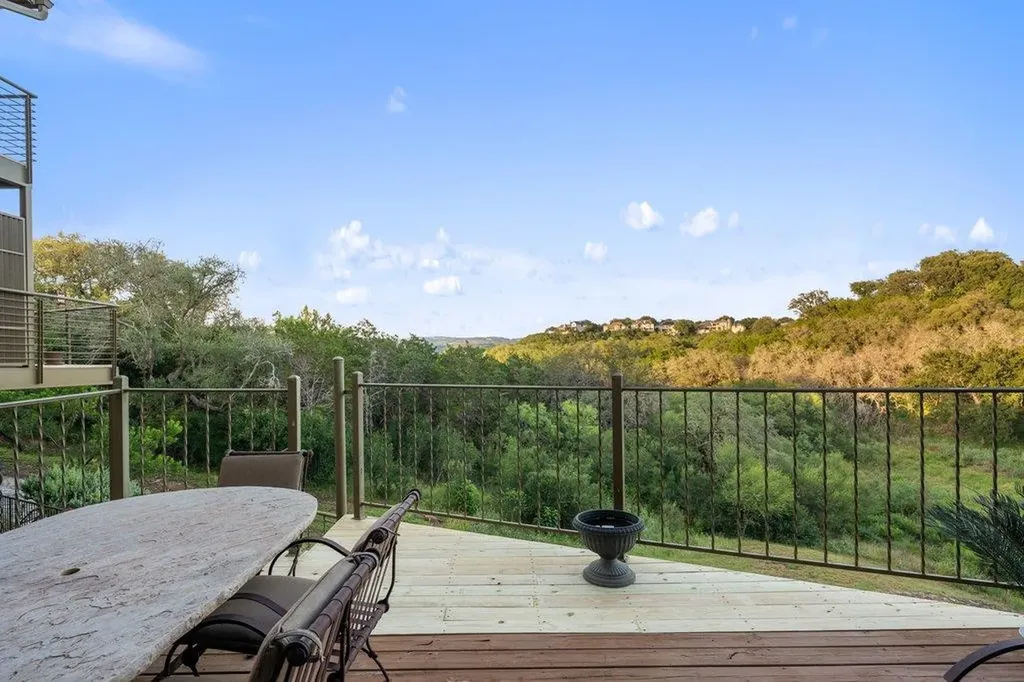 340 Harbor Drive Spicewood TX 78669