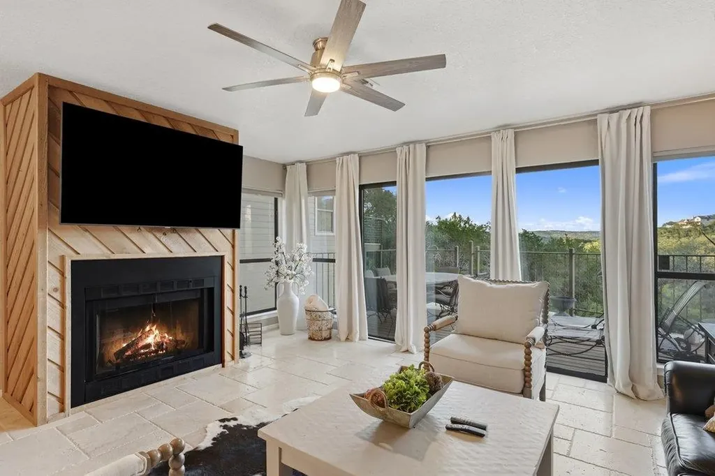 340 Harbor Drive Spicewood TX 78669