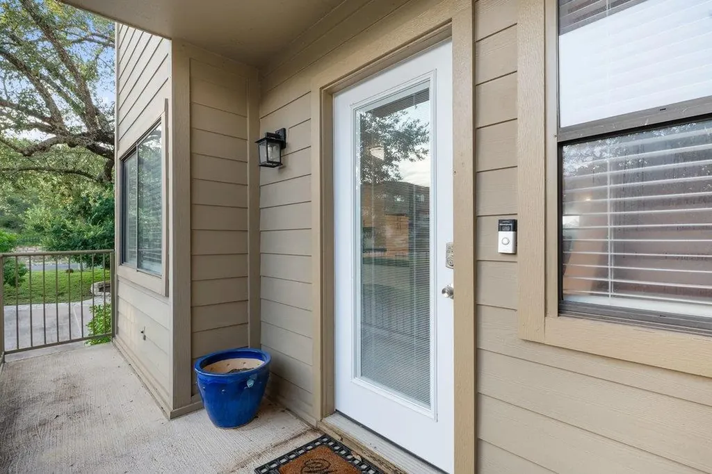340 Harbor Drive Spicewood TX 78669
