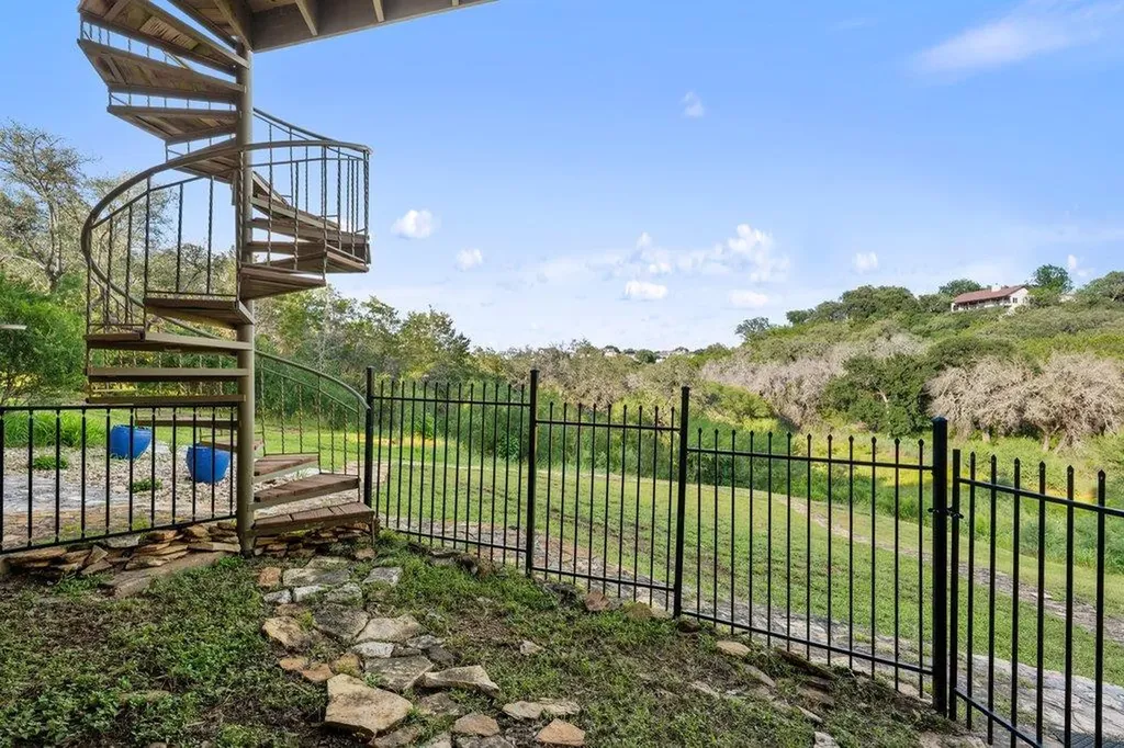 340 Harbor Drive Spicewood TX 78669