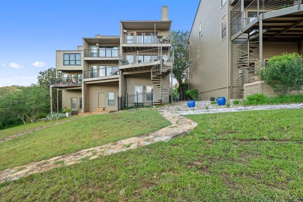 340 Harbor Drive Spicewood TX 78669