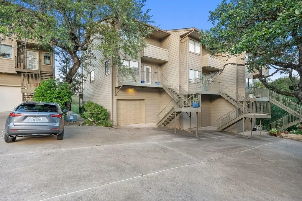 340 Harbor Drive Spicewood TX 78669