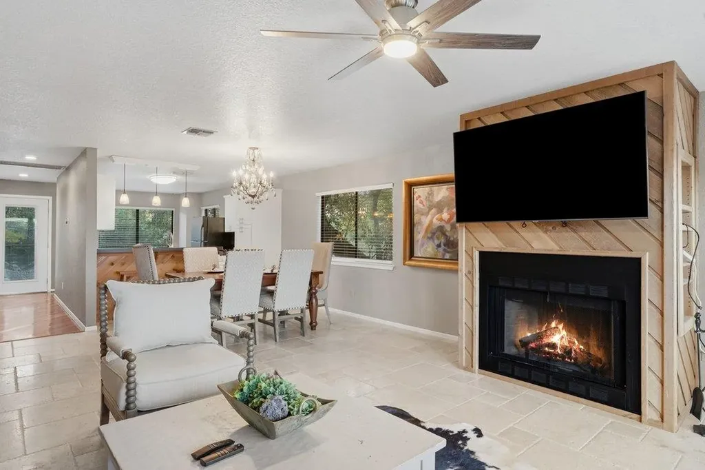340 Harbor Drive Spicewood TX 78669