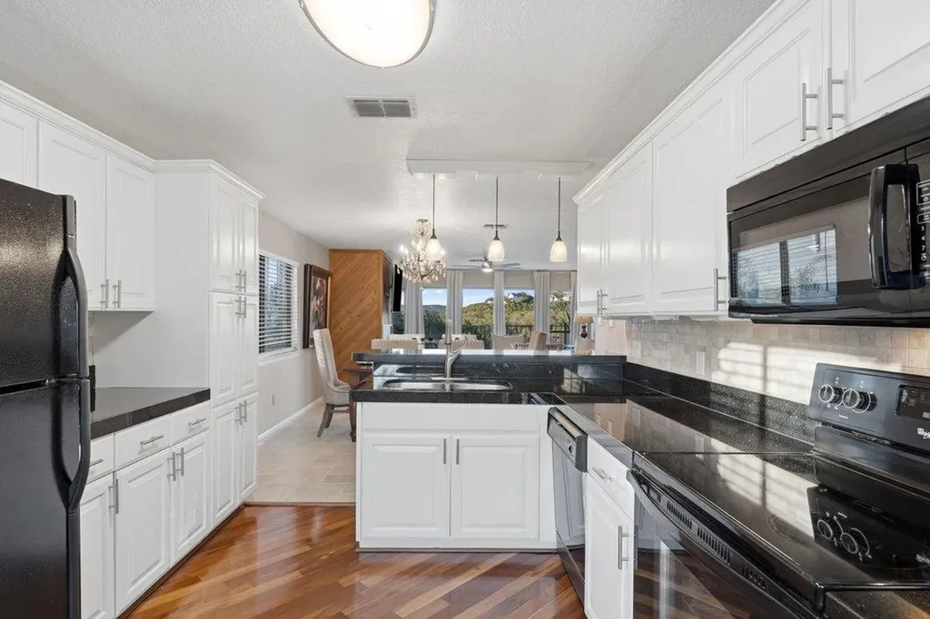 340 Harbor Drive Spicewood TX 78669