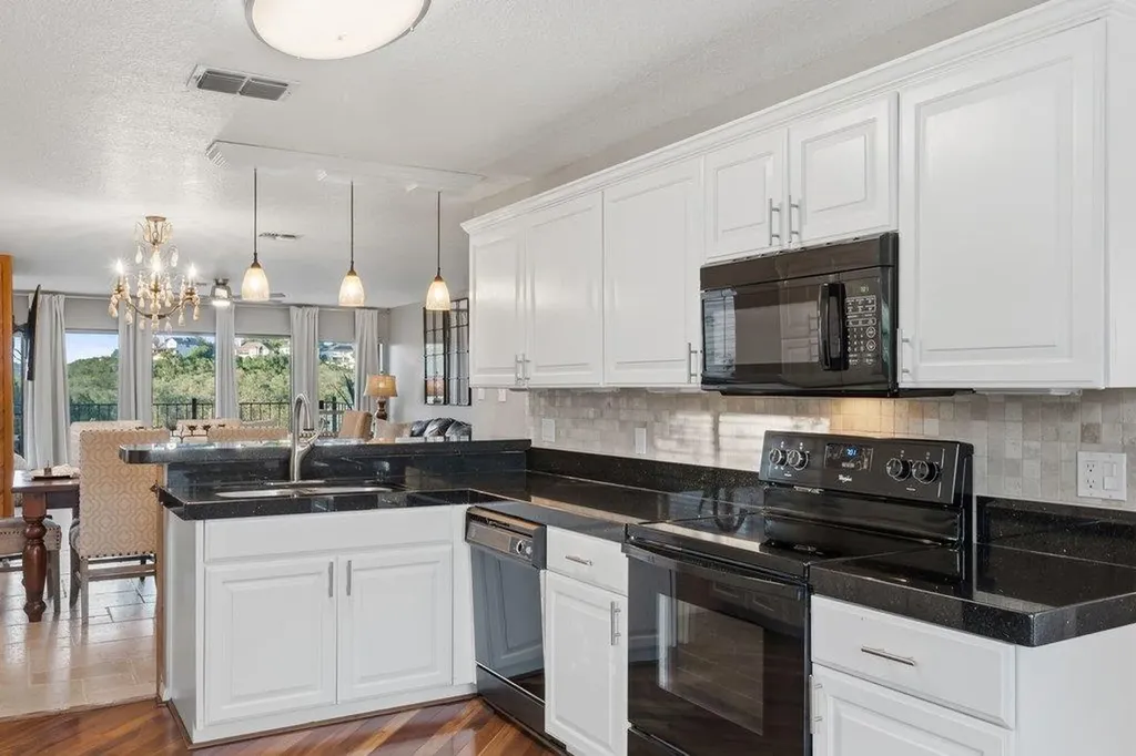 340 Harbor Drive Spicewood TX 78669