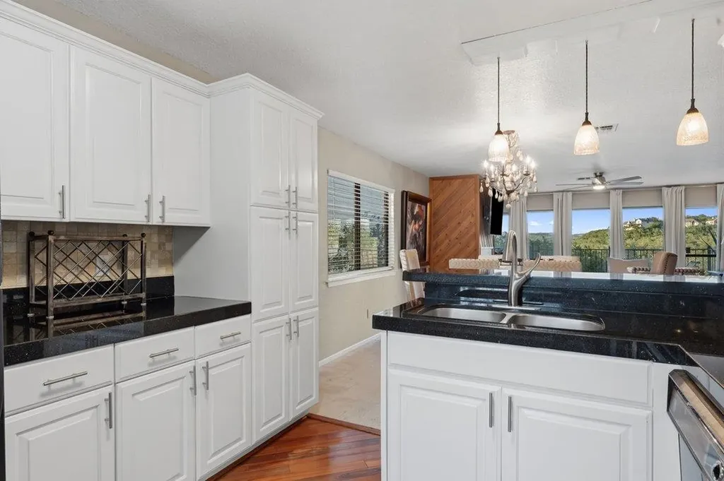 340 Harbor Drive Spicewood TX 78669