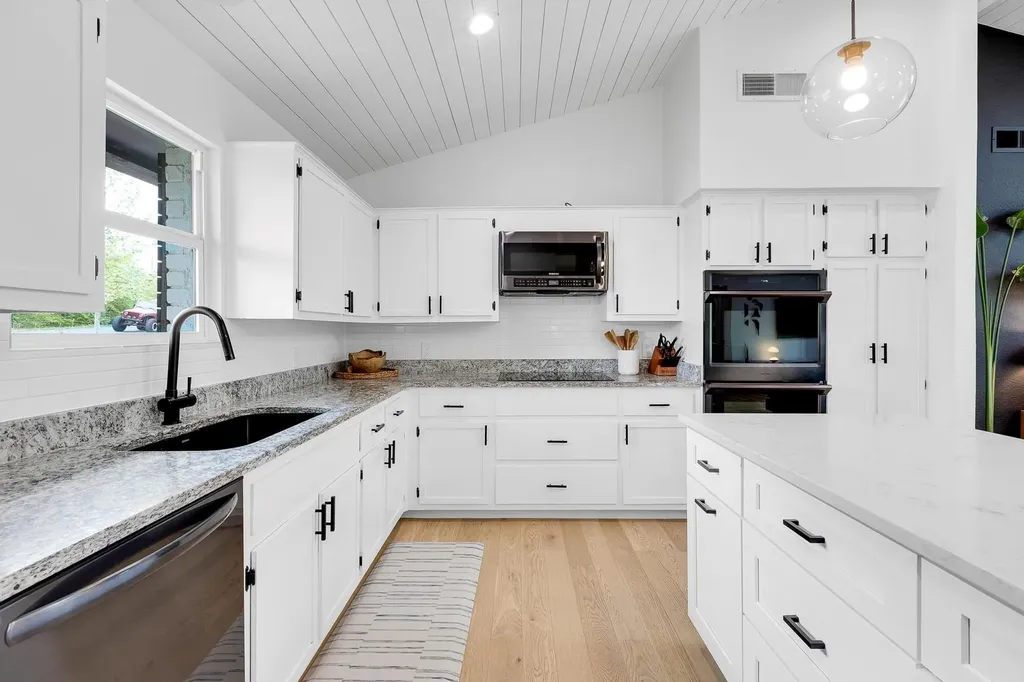 9105 Elm Creek Cove Austin TX 78736