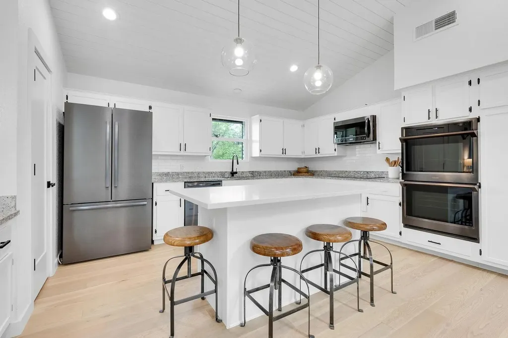9105 Elm Creek Cove Austin TX 78736