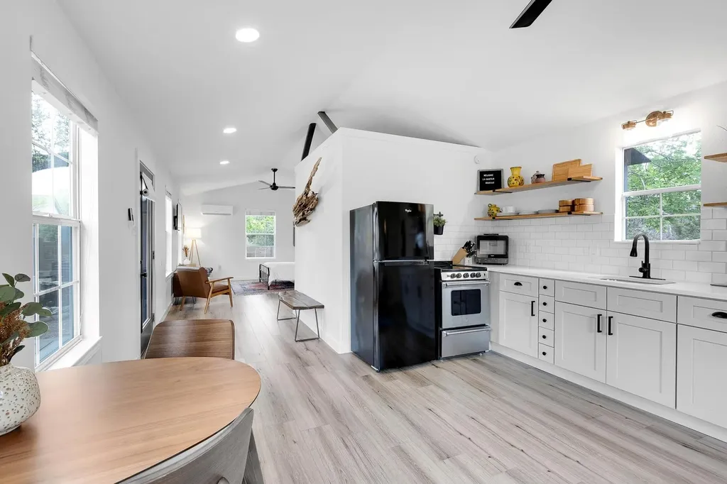 9105 Elm Creek Cove Austin TX 78736