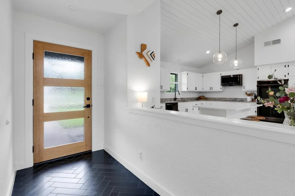 9105 Elm Creek Cove Austin TX 78736