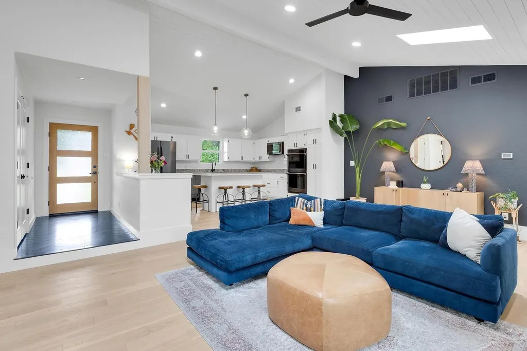 9105 Elm Creek Cove Austin TX 78736