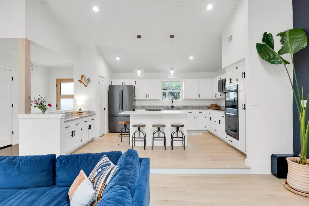 9105 Elm Creek Cove Austin TX 78736