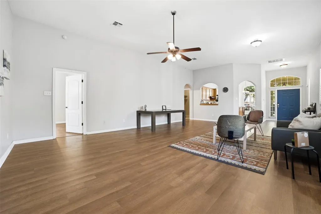 409 E Austin Avenue Round Rock TX 78664