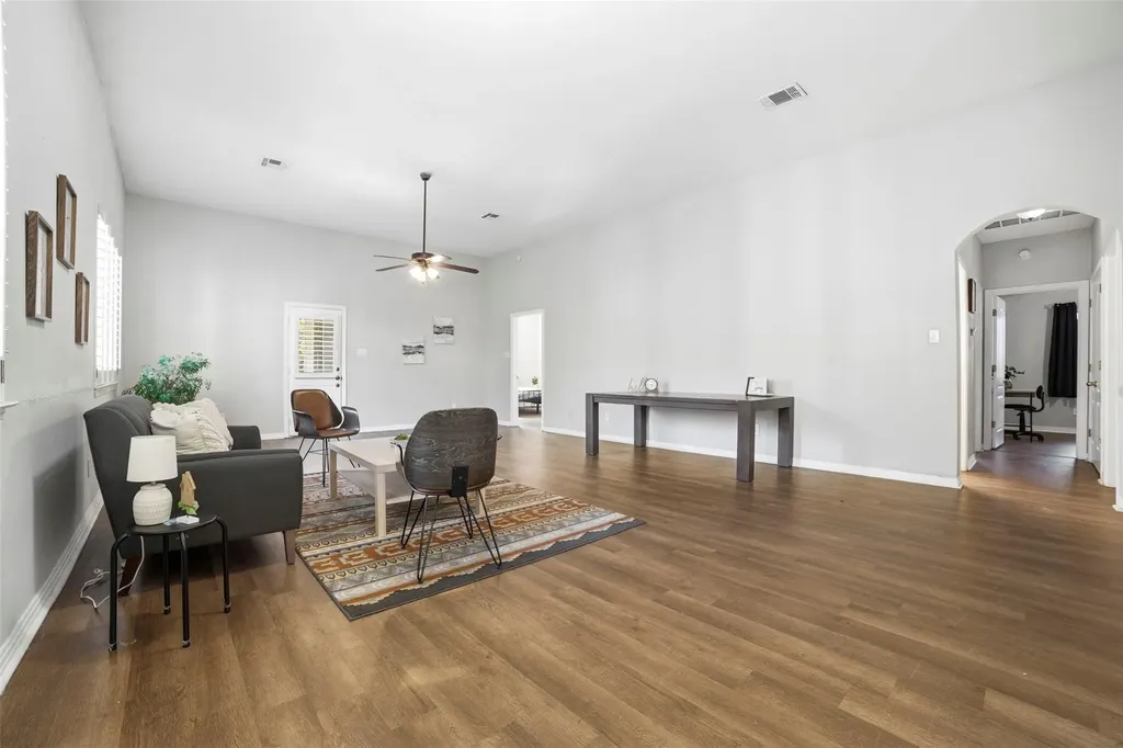 409 E Austin Avenue Round Rock TX 78664