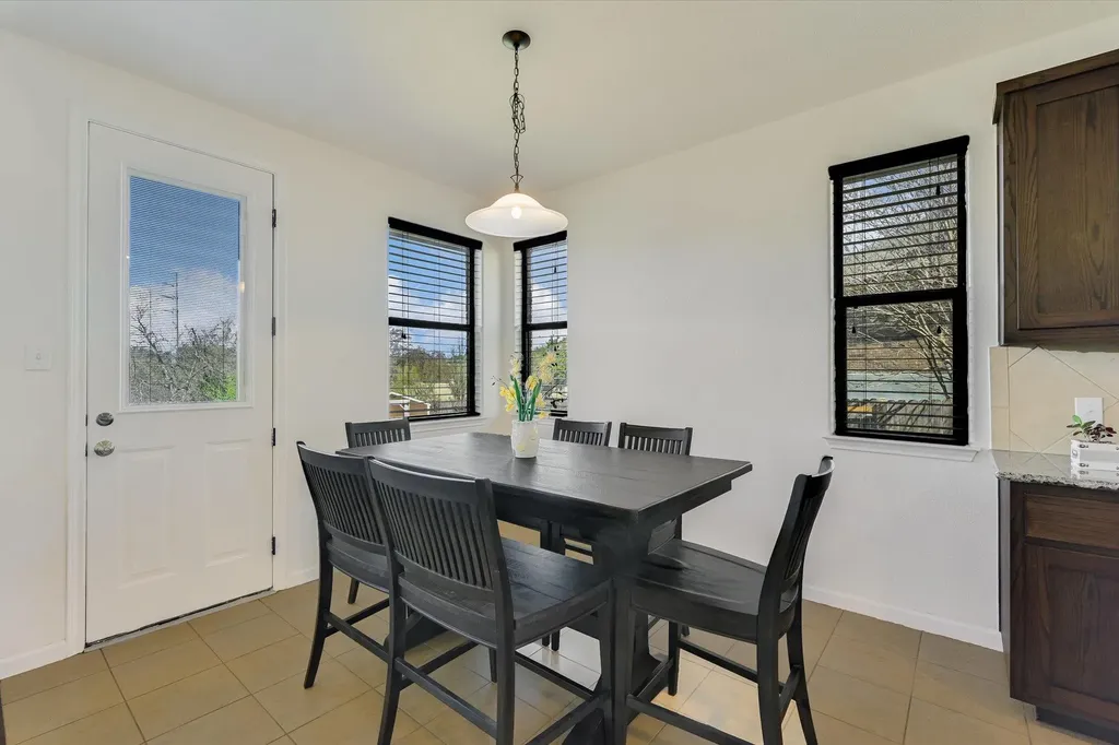 128 W Adelanta Place Round Rock TX 78681
