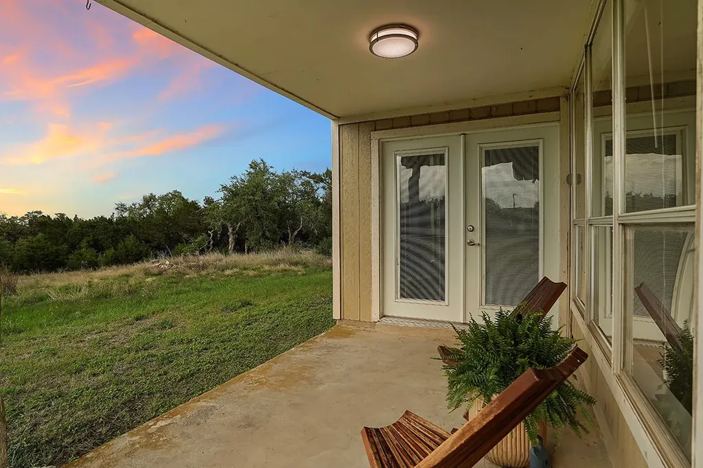 102 Rocky Creek Road Dripping Springs TX 78620