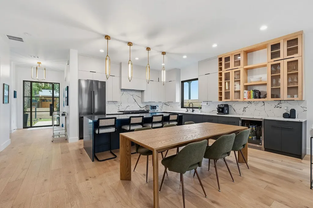 2004 Riverview Street Austin TX 78702