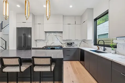2004 Riverview Street Austin TX 78702