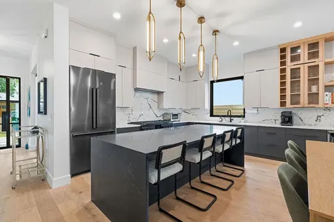 2004 Riverview Street Austin TX 78702