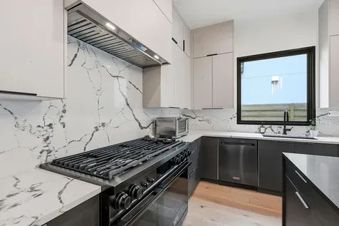2004 Riverview Street Austin TX 78702