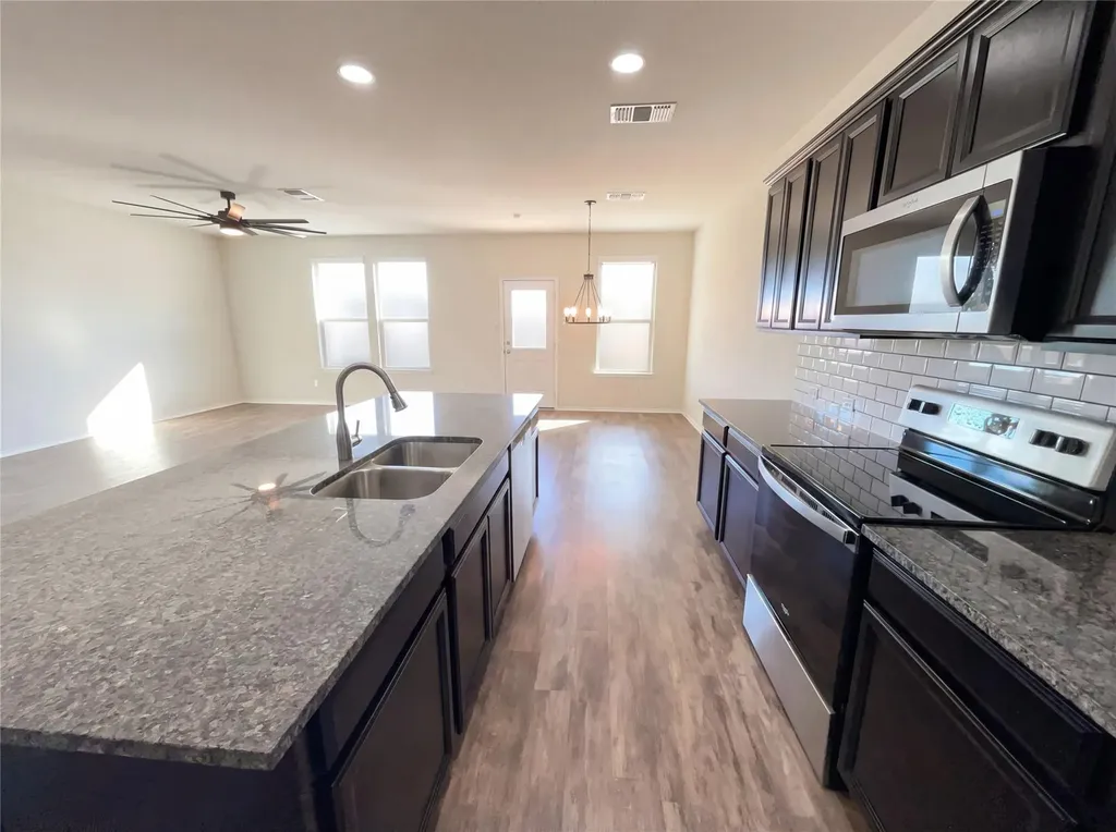 709 Hummingbird Lane Leander TX 78641