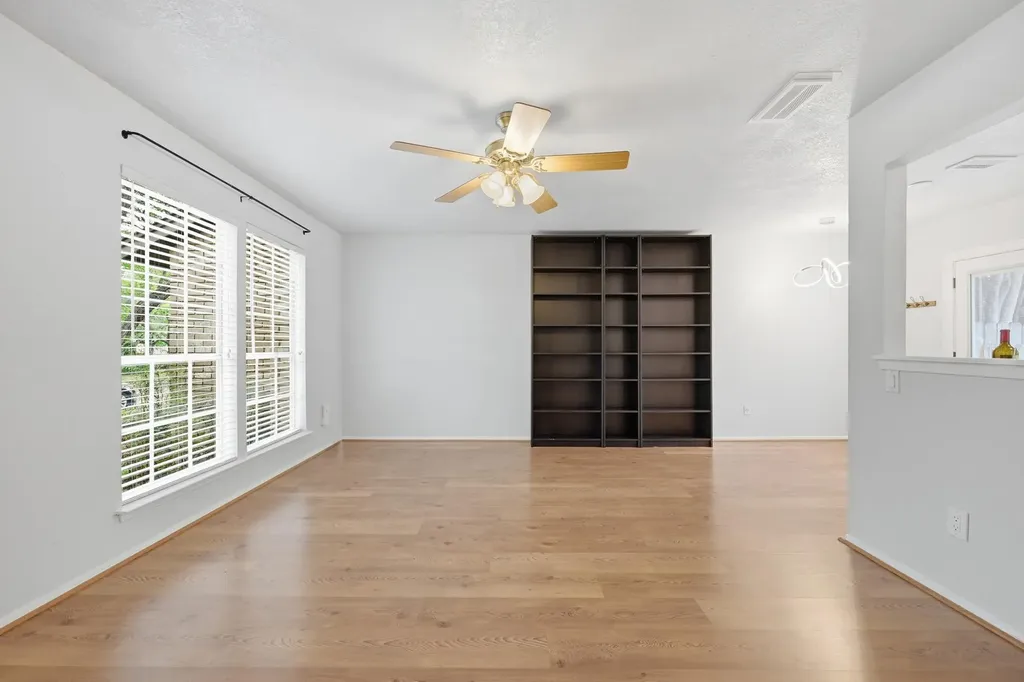 1015 E Yager Lane Austin TX 78753
