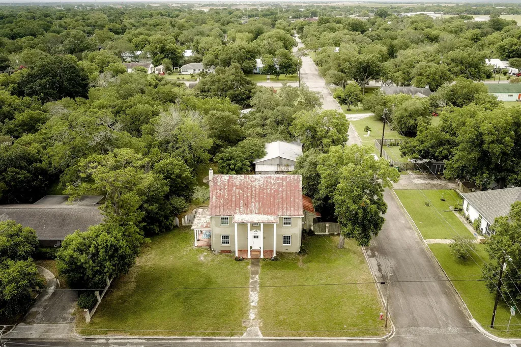 948 Maple Street Lockhart TX 78644