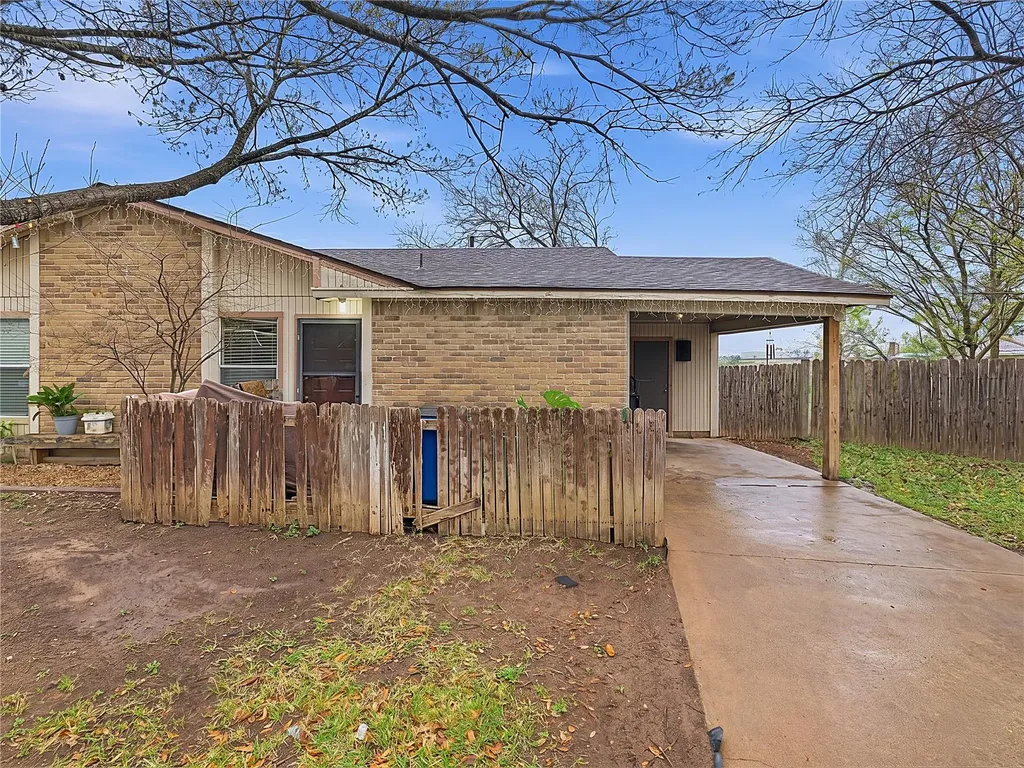 1301 Mckie Cove Austin TX 78752